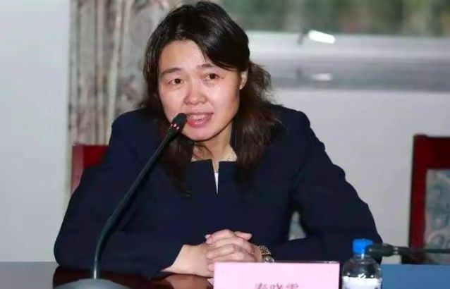 他可以胜任左后卫、中后卫，也可以客串后腰位置。